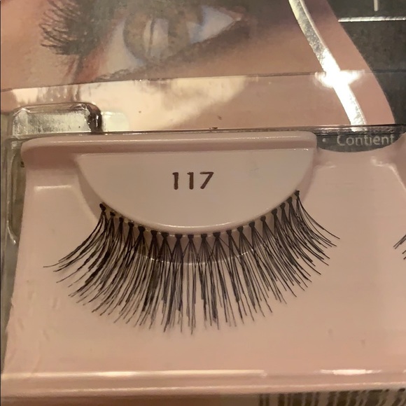 Black false eyelashes - Picture 2 of 6